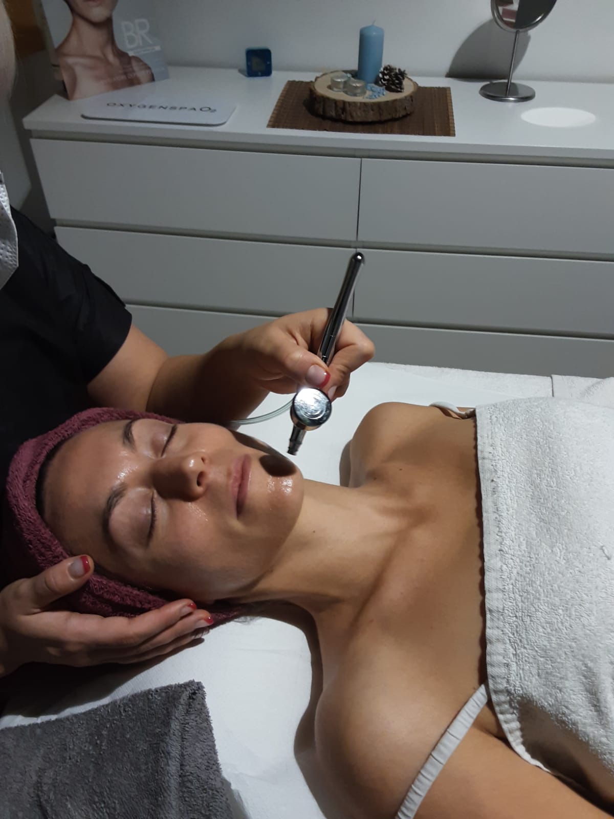 Pulizia del viso con ossigeno